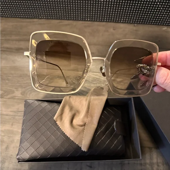 BRAND NEW🆕 💯Authentic- Bottega Veneta Oversized Squared Sunglasses - Picture 2 of 10